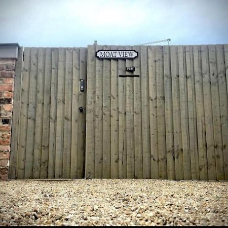 Moat View Free Parking, Central, Ev Plug York Buitenkant foto