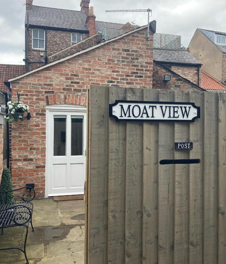 Moat View Free Parking, Central, Ev Plug York Buitenkant foto