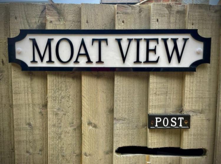 Moat View Free Parking, Central, Ev Plug York Buitenkant foto